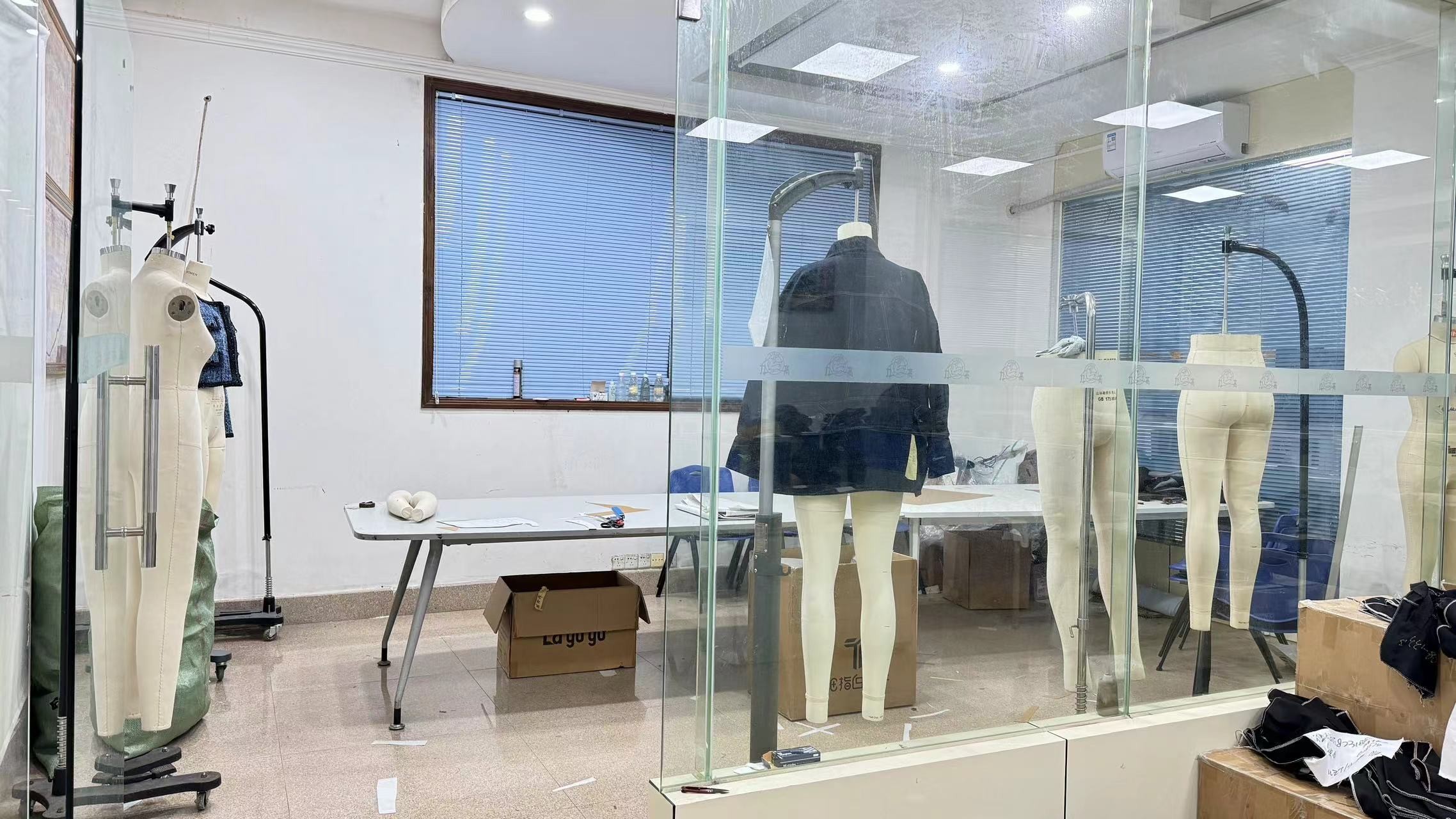 Guangdong Shunde Leka Clothing Design Co., Ltd خط تولید کارخانه